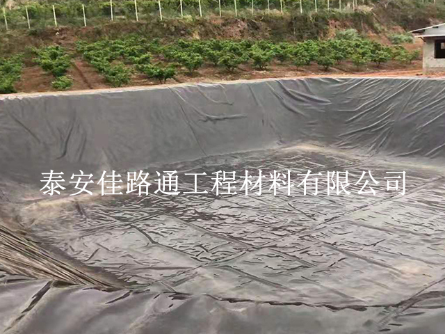 如何順利有效的鋪設(shè)施工養(yǎng)殖防滲土工膜？