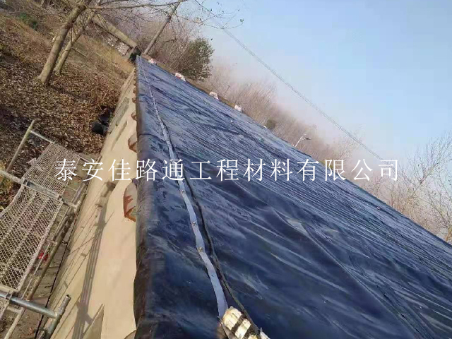 垃圾填埋場防滲膜在施工鋪設(shè)中須嚴(yán)格謹(jǐn)慎 垃圾填埋場防滲膜在施工鋪設(shè)中須嚴(yán)格謹(jǐn)慎