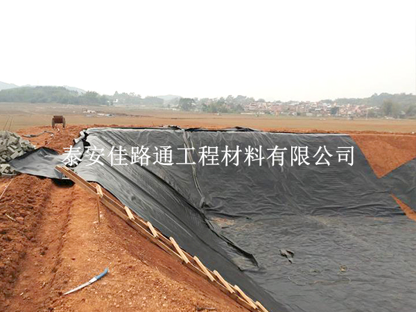 魚塘防滲膜施工中有哪幾個(gè)問題須注意？