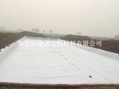 垃圾填埋場防滲膜鋪設效率提升技巧：創(chuàng)新引領