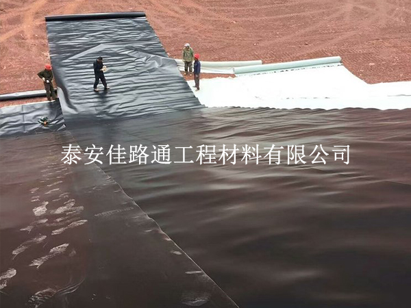 污水處理防滲膜損壞，這 5 大自然因素是主要原因