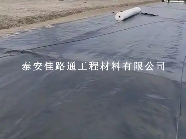 沼氣池防滲膜焊接后焊縫處理技巧:嚴密封堵筑牢防滲安全線 沼氣池防滲膜焊接后焊縫處理技巧:嚴密封堵筑牢防滲安全線