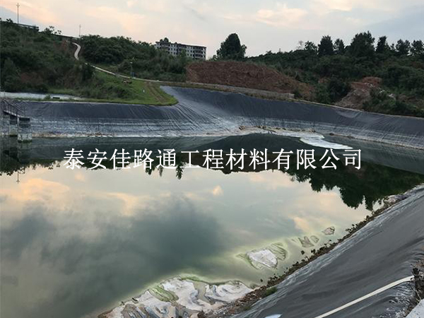 養(yǎng)殖防滲膜連接部位處理：做好這幾點(diǎn)，杜絕滲漏隱患