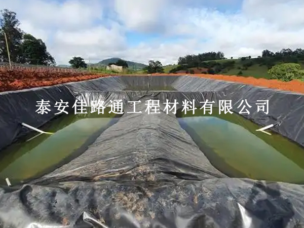 沼氣池防滲膜用了幾年就漏？多半是保養(yǎng)沒做到位